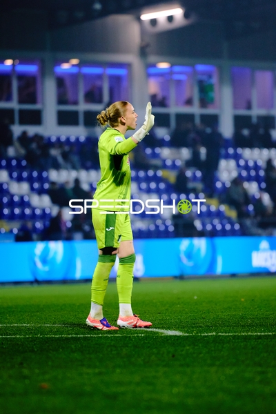 Torwart Laura Dick (1; TSG Hoffenheim Frauen) in Aktion