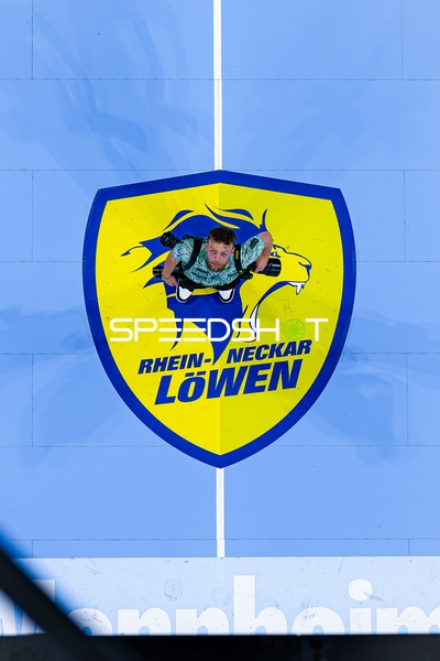 Fotograf auf Spielfeld