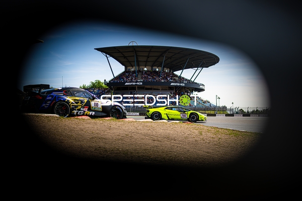 Rennfahrzeuge auf der Rennstrecke