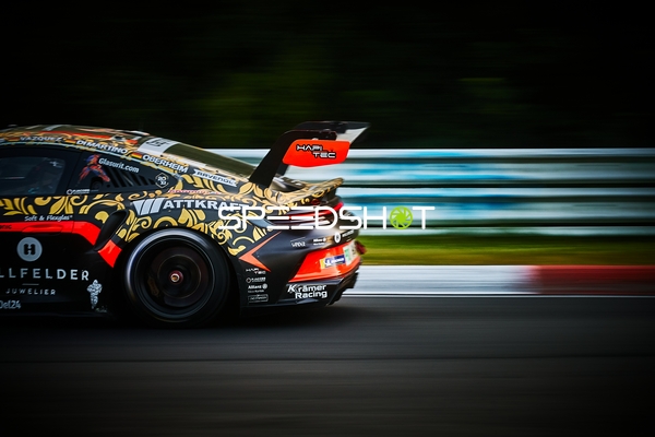 Rennfahrzeug auf der Rennstrecke