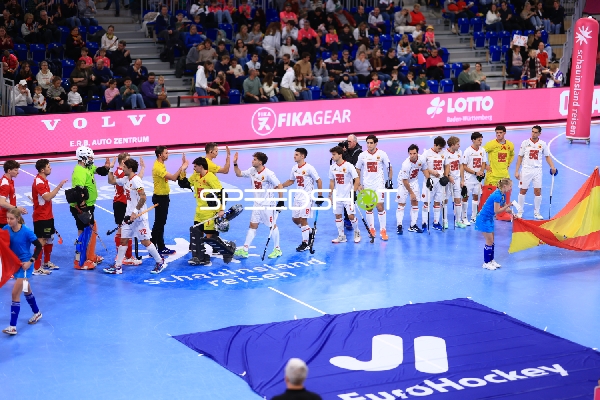 Begrüßung vor dem Spiel