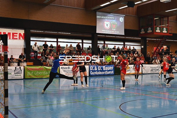 Wurfversuch beim Handballspiel