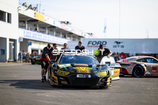 Fahrzeug wird geschoben