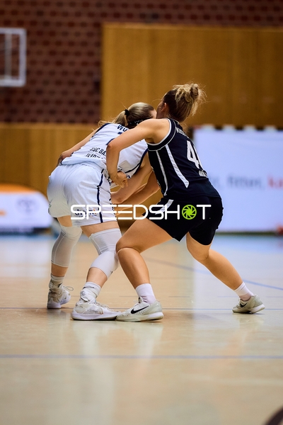 48; KuSG Leimen Basketball verteidigt gegen Anna-Lisa Wuckel (7; USC BaseCats Heidelberg)