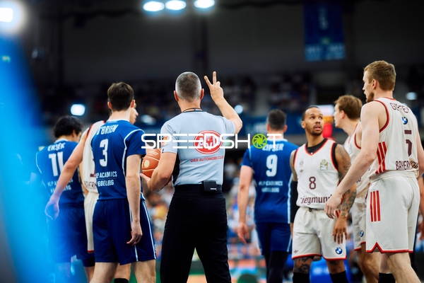 Spieler Shabazz Napier (8; FC Bayern Basketball) auf dem Court