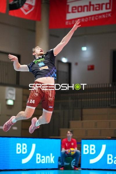 Spielszene mit Simon Gallas (24; WWK Volleys Herrsching)