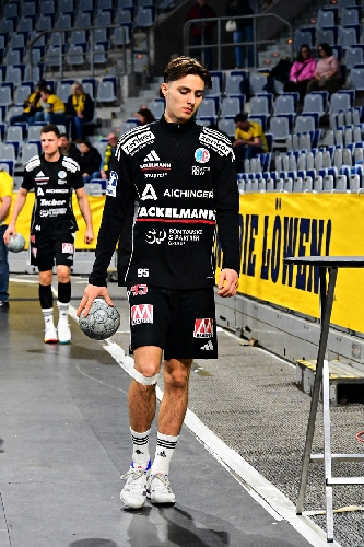 Szene mit Tim Gommel (95; HC Erlangen) und Christoph Steinert (44; HC Erlangen)