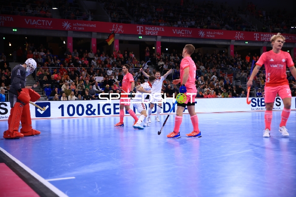 Jubel nach Tor von Patryk PAWLAK (17; Polen)