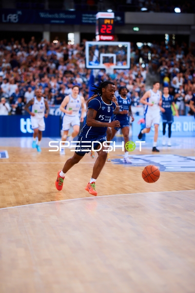 Dribbling DJ Horne (0;MLP Academics Heidelberg)