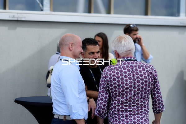 Ringside-Zone Face-Off Gespräch