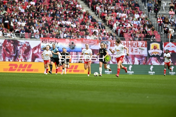 Spieler im Zweikampf