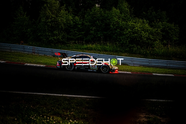 Rennfahrzeug auf der Rennstrecke