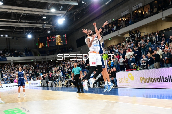 Claudell Harris Jr (0; Promitheas Patras Vikos Cola) beim Sprungwurf