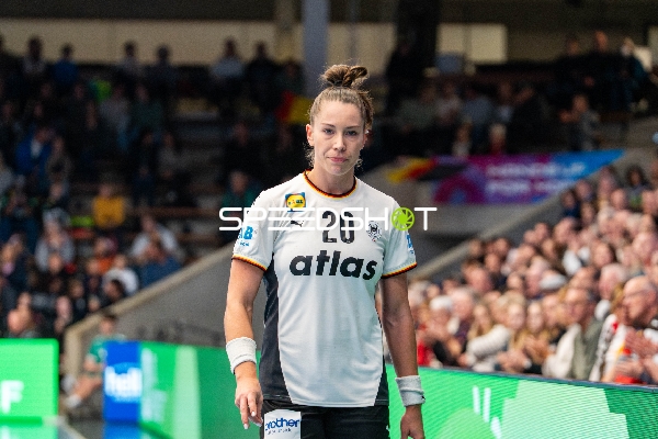 Emily Vogel (20; Deutschland) auf dem Spielfeld