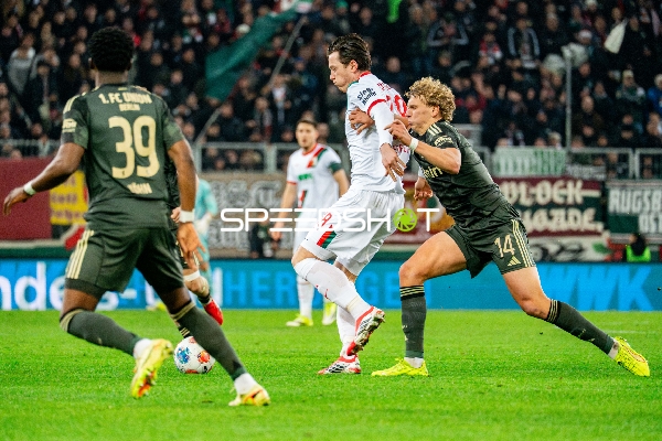 Zweikampf um den Ball