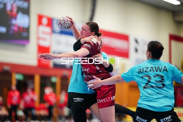 Szene mit Lena Sophia Degenhardt (8; HSG Bensheim/Auerbach) und Natsuki Aizawa (23; Thüringer HC)