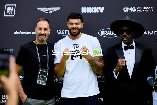 Ringside-Zone Face-Off