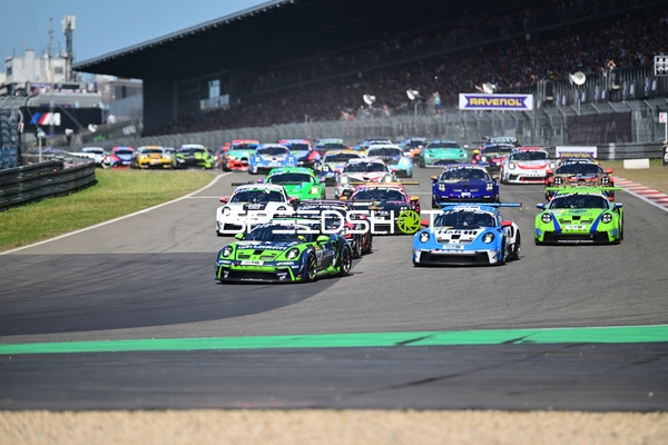 Start des 24h Rennens 2025 am Nürburgring