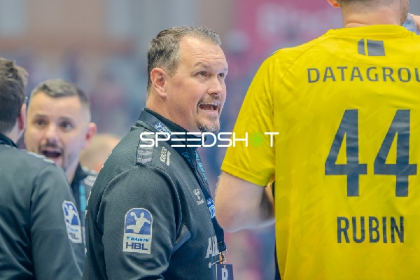 Trainer und Spieler von TVB 1898 Stuttgart