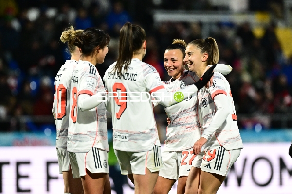 Spielerinnen feiern Jubel