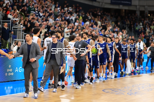 Szene mit Mateo Seric (21; MLP Academics Heidelberg) und Coaches