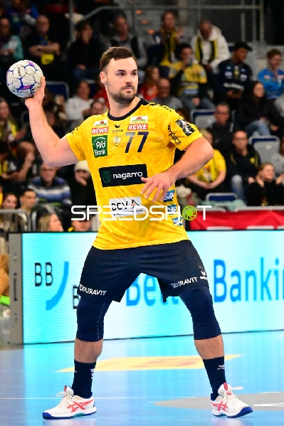 Dani Baijens (77; Rhein Neckar Löwen) wirft