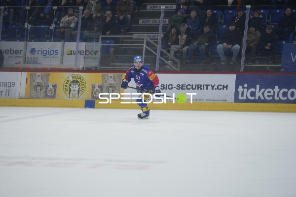 Petteri Puhakka (90; EHC Kloten) auf dem Eis