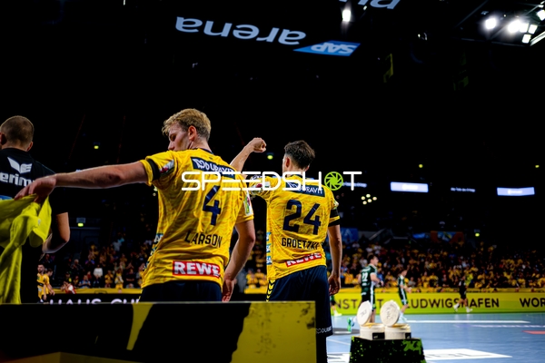 Mathias Larson (4; Rhein Neckar Löwen) und Patrick Groetzki (24; Rhein Neckar Löwen) positionieren sich