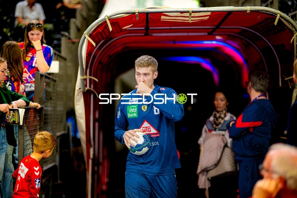 Spieler betritt Spielfeld 6; SG Flensburg Handewitt