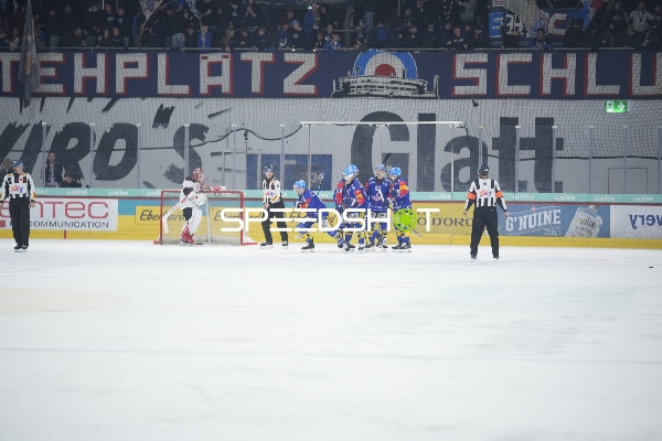 Jubel vor dem Tor in Swiss Arena