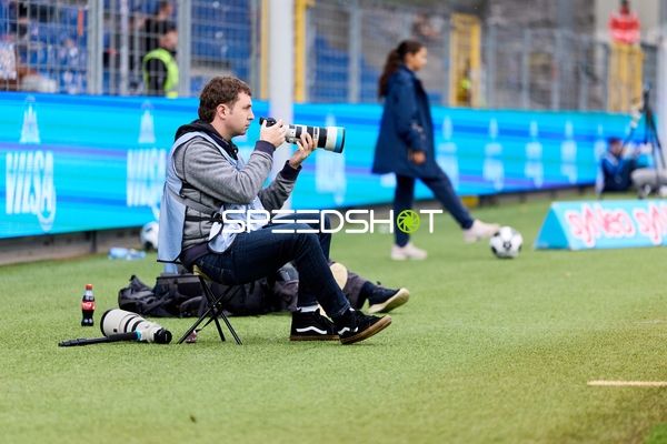 Fotograf am Spielfeldrand