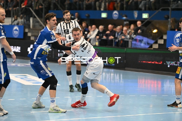 Spielszene: Peter Walz (14; ThSV Eisenach), Harald Reinkind (6; THW Kiel), Philipp Meyer (27; ThSV Eisenach) und Elias Ellefsen a Skipagotu (71; THW Kiel)