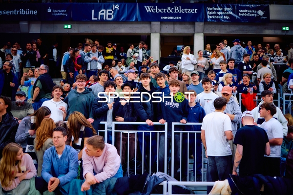 Spannende Stimmung unter den Zuschauern