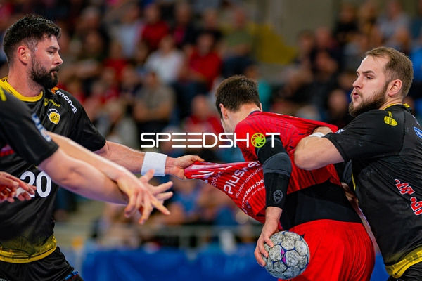 Spieler kämpfen um den Ball