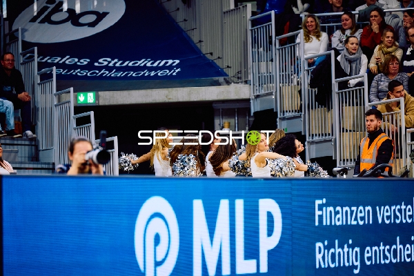 Cheerleader-Performance