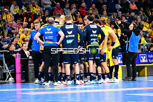 Szene mit Michel Abt (997; Rhein Neckar Löwen) und Dani Baijens (77; Rhein Neckar Löwen)