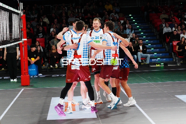 Spielszene mit Simon Gallas (24; WWK Volleys Herrsching)