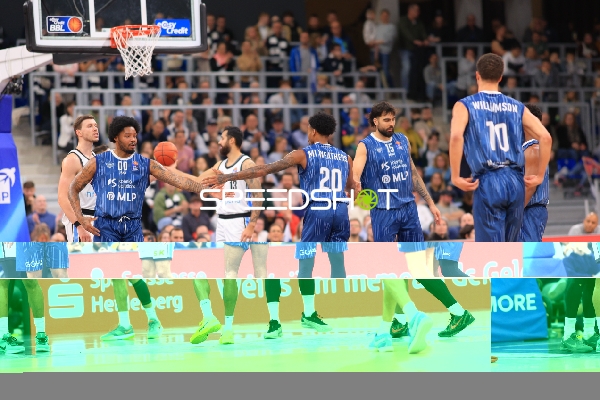 Szene mit Marcel Keßen (15; MLP Academics Heidelberg) und Jan Niklas Wimberg (17; Veolia Towers Hamburg)