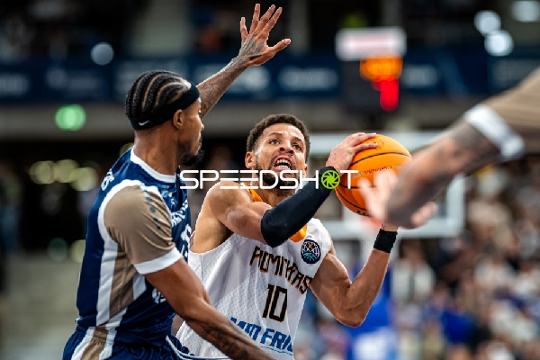 Basketball-Situation mit Kendale McCullum (10; Promitheas Patras Vikos Cola)