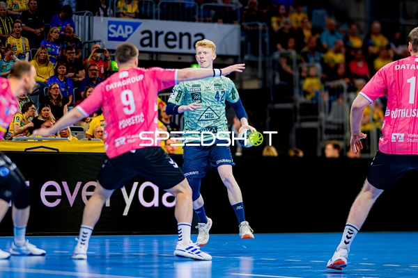 Spieler passt den Ball