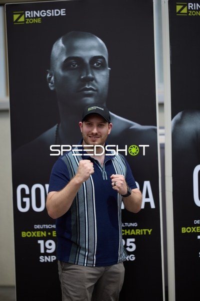 Ringside-Zone Face-Off