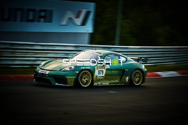 Rennfahrzeug auf der Rennstrecke