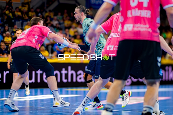 Pass von Kai Häfner (34; TVB 1898 Stuttgart)