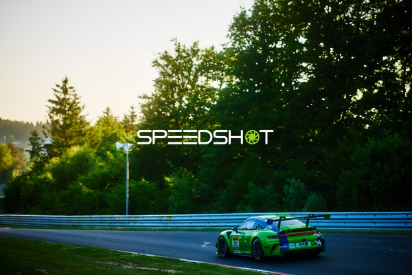 Rennfahrzeug auf der Rennstrecke