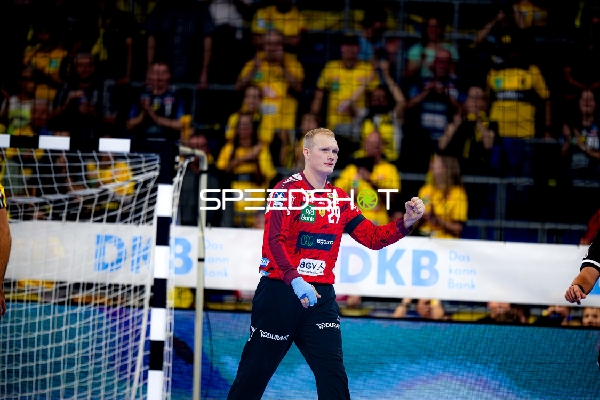 David Späth (29; Rhein Neckar Löwen) steht bereit im Tor