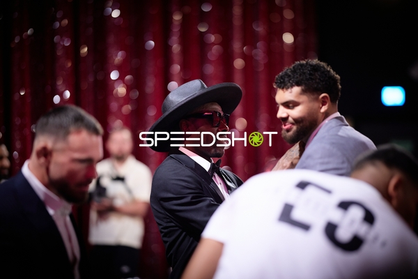 Ringside-Zone Face-Off