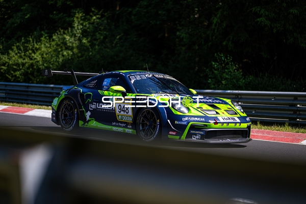 Rennfahrzeug auf der Strecke