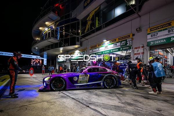 Fahrzeug in der Boxengasse