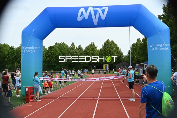 Läufer erreicht Zielband