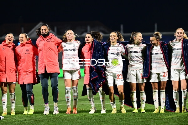 Spielerinnen zeigen Teamgeist